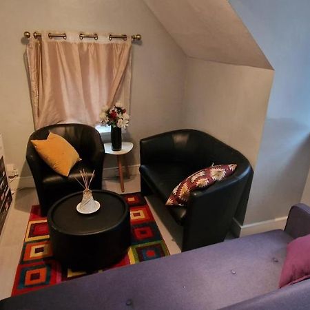 Cosy 2 Bedroom Flat - Sleeps 6 People - Close To Lewisham Dlr/Train Station Londra Dış mekan fotoğraf