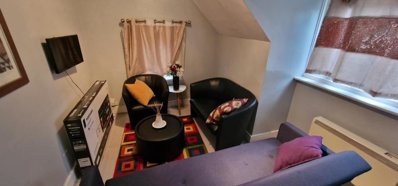 Cosy 2 Bedroom Flat - Sleeps 6 People - Close To Lewisham Dlr/Train Station Londra Dış mekan fotoğraf